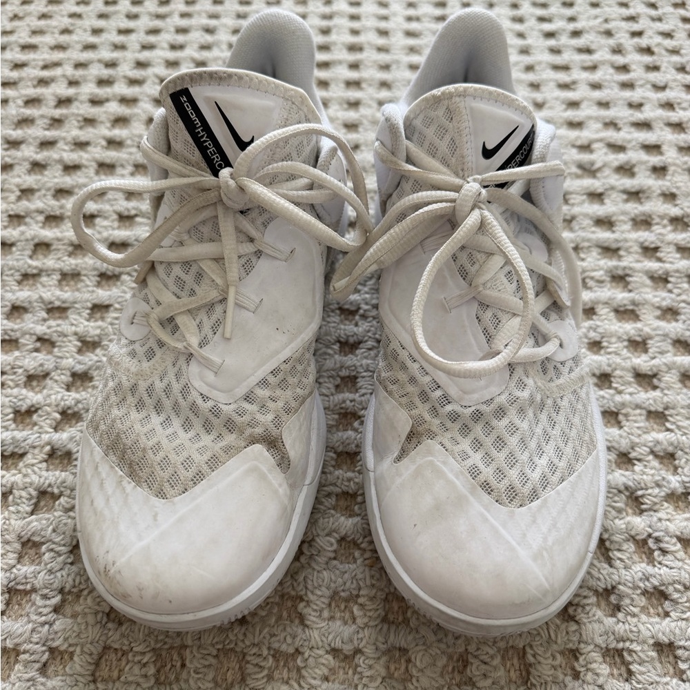 White Nike Zoom Hypercourt Womens Volleyball Shoes
Size 6.5
Used for one season